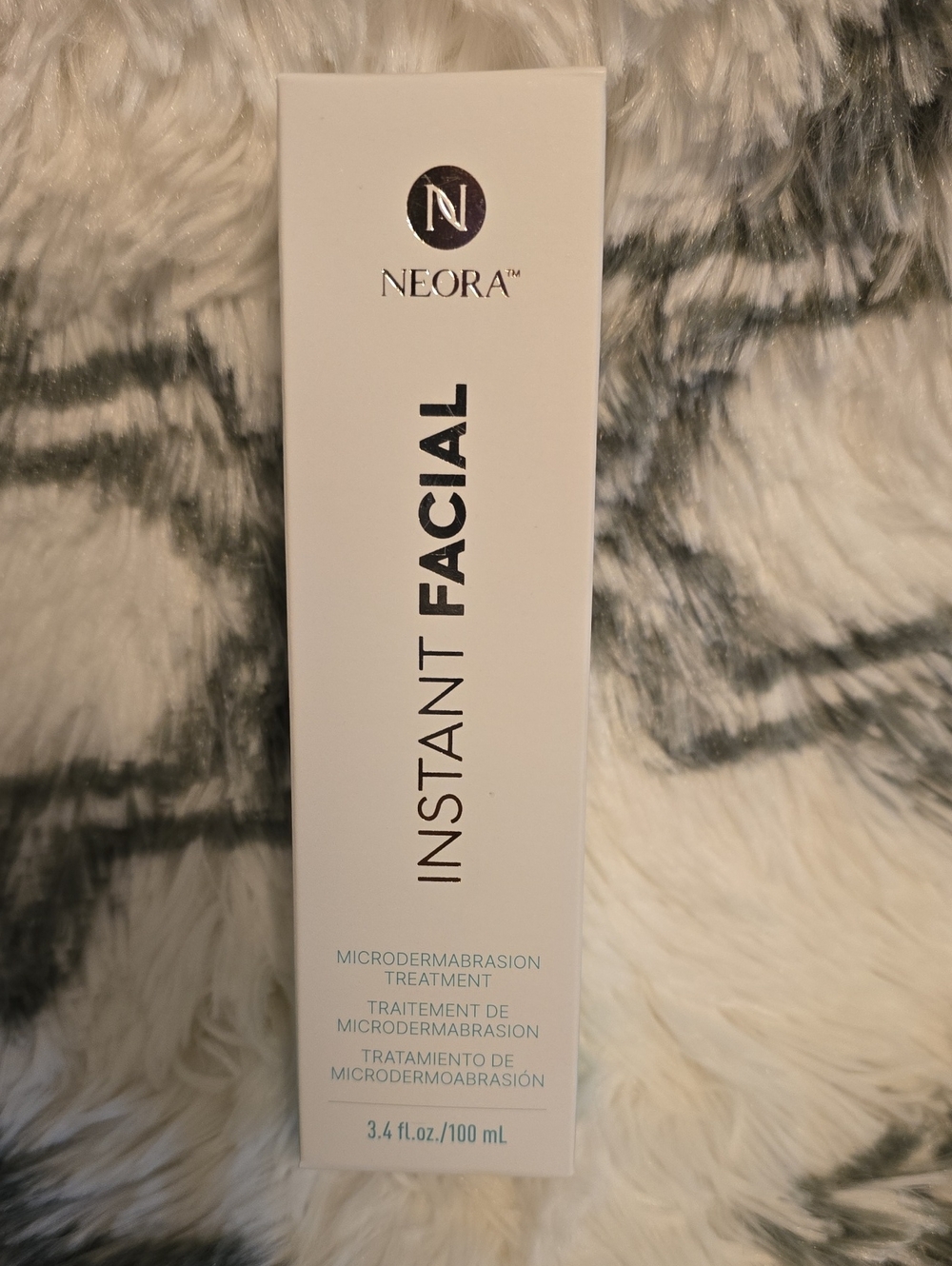 Neora Instant Facial Microdermabrasion Treatment - White